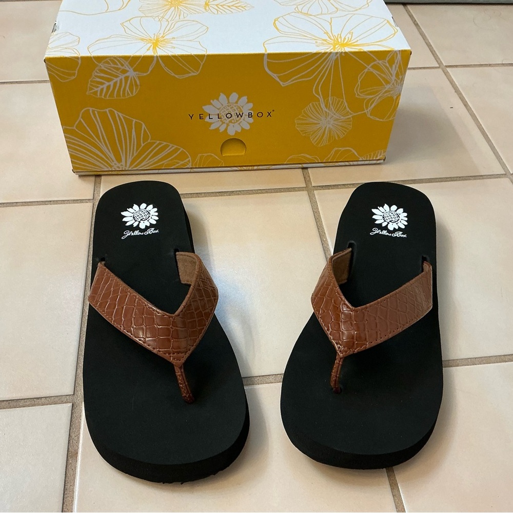 Yellow Box Fiorela Tan Croc Flip Flops Sz 9 NIB!